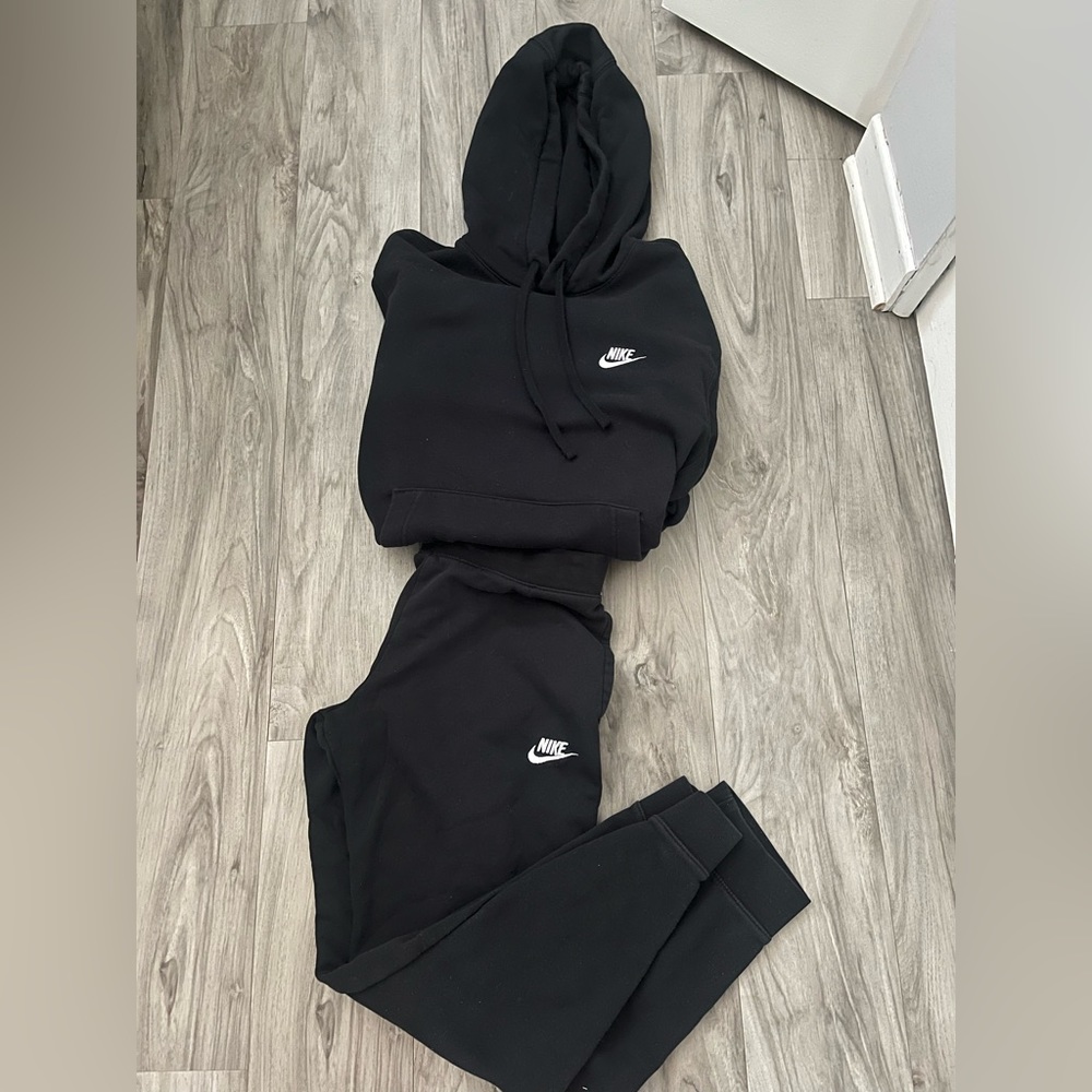 Nike tracksuit/joggers/sweatpants/hoodie
